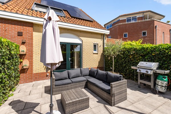 Foto - Verkocht onder voorbehoud: wonen aan het water met luxe, rust en een eigen aanlegsteiger!